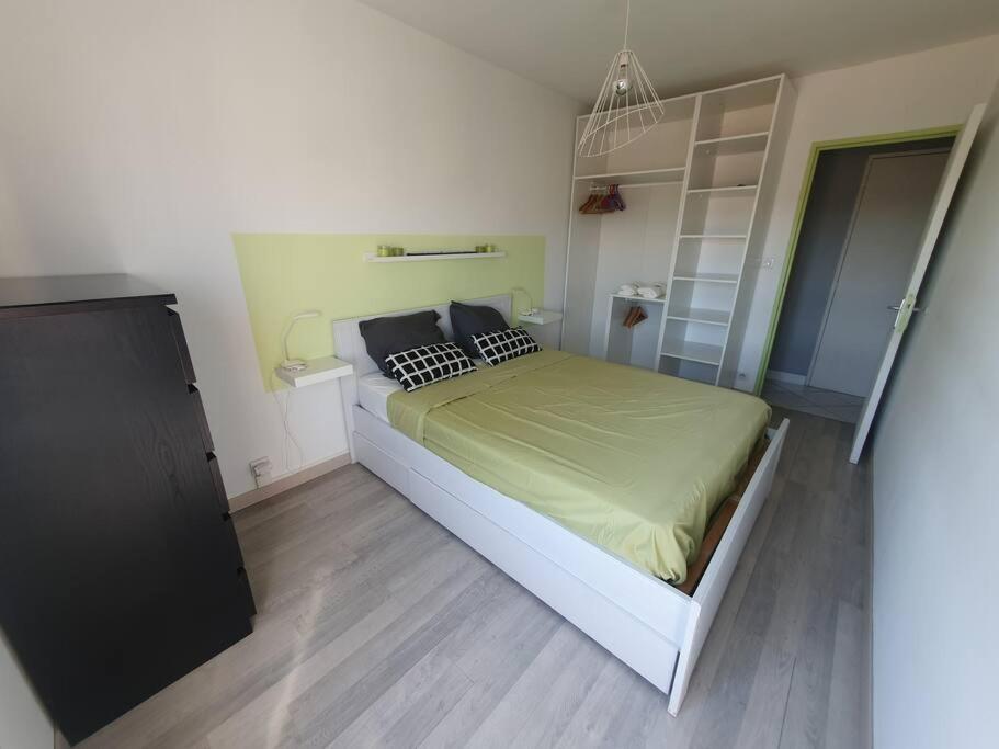 Appartement Avec 3 Chambres 80M2 Plein Sud Marignane Kültér fotó